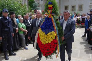 Primarul Sucevei şi cel din Soroca au depus o coroană de flori la mormântul lui Ștefan cel Mare