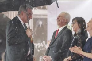 Liderii PSD s-au îmbulzit la recepţia dedicată Zilei Naţionale a SUA!