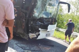 Autocar cu sportivi romani, implicati intr-un grav accident rutier in Muntenegru. In ce stare sunt handbalistii 
