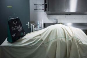 MINUNEA de la MORGĂ. O femeie, declarată DECEDATĂ, a fost găsită VIE în BOXA FRIGORIFICĂ