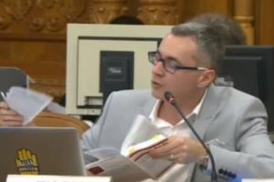 GEST ȘOCANT în Parlament. Reacţie HALUCINANTĂ a unui DEPUTAT USR faţă de Codul Penal