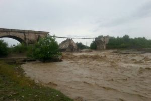 Cand va fi refacut podul de cale ferata de la Budila, daramat de ape in timpul inundatiilor. Ce spune ministrul Transporturilor