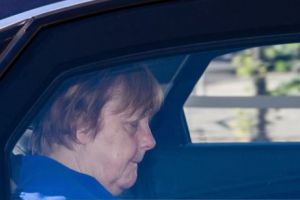 Merkel se clatină la Berlin şi zdruncină toată Europa