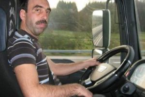 Şi-a ucis soţia cu 20 de lovituri de cuţit