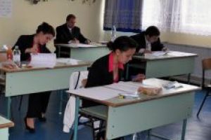 Examenul  de bacalaureat, încheiat fără incidente în judeţ. Mâine sunt afişate rezultatele