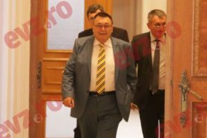 Dobre şi Petrache au ridicat în PNL scenariul fuziunii cu PMP