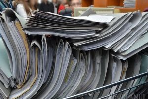 Procurorii sunt obligaţi să încunoştinţeze acuzaţii, pentru a evita prescrierea faptelor