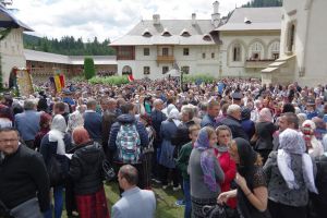 Freamăt unionist la mormântul de la Putna al lui Ştefan cel Mare, la împlinirea a 514 ani ...