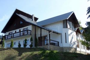 Rezervări online pentru cinci dintre cabanele de vânătoare ale Direcţiei Silvice Suceava