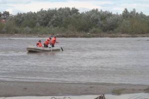 O tânără de 25 de ani şi un bătrân au murit în apele învolburate ale unui pârâu şi ...