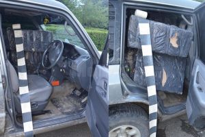 Maşină a poliţiei de frontieră, acroşată de un contrabandist în timpul unei urmăriri cu ...