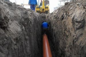 S-a refăcut aducţiunea de apă de la Ciucaş. Uzina de apă lucrează la trei sferturi din capacitate