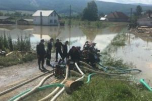 Patru drumuri, închise circulaţiei în urma inundaţiilor din ultimele zile