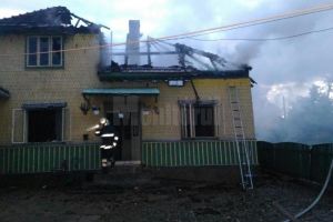 Un incendiu deosebit de puternic a distrus o gospodărie şi a omorât vaci şi păsări