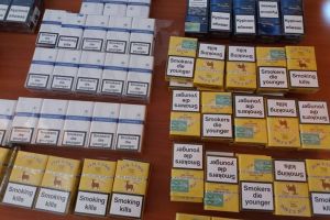 Descoperire inedită. Țigări de contrabandă comercializate într-o hală de lactate!
