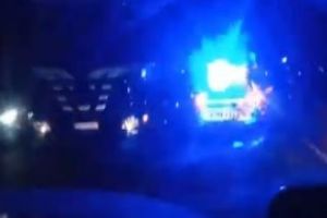 La un pas de tragedie, pe un drum din Cluj! Un şofer de TIR a lovit în plin o dubiţă lăsată pe marginea drumului