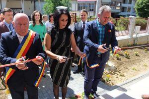 Două case de tip familial, inaugurate la Năsăud. 28 de copii vor locui aici (FOTO)