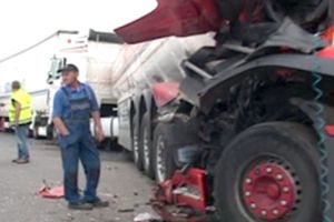 Carambol cu tiruri la Lunca Corbului