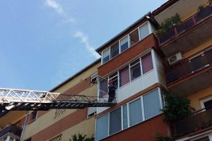 Descoperire macabră. Bărbat găsit mort într-un apartament din Satu Mare