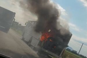 Autobuzul de Tărlungeni a luat foc
