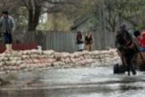 Măsuri guvernamentale pentru sprijinirea comunităţilor afectate de inundaţii