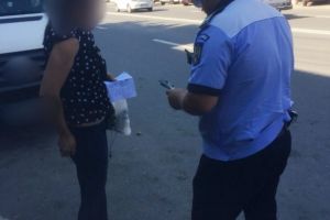Zeci de pietoni, sancţionaţi că nu traversează strada regulamentar