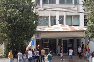 IPJ face precizari in cazul tanarului care s-a pozat la volanul unei masini de Politie