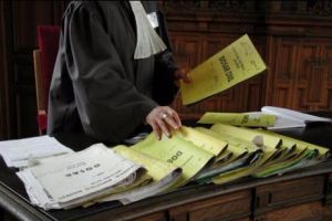 Scandal URIAȘ cu un procuror! I-a cerut unei VICTIME să întreţină RELAȚII INTIME. Decizie de RĂSUNET luată de Inspecţia Judiciară