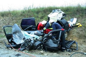 Bilanţ negru: 19 morţi şi peste 100 de răniţi grav pe şoselele din judeţ. În prima jumătate a acestui an a crescut numărul accidentelor provocate de distragerea atenţiei şoferilor