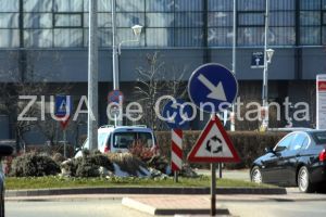 Contract atribuit de Confort Urban SRL: Osimo Com si Vesta Investment vor furniza indicatoare rutiere, sisteme de semnalizare si separatoare de sens (document)