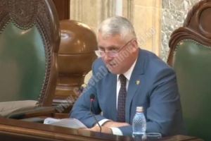 Adrian Țuţuianu a condus şedinţa Senatului care a adoptat modificările Codului Penal