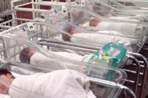 CAZ ŞOCANT: Asistentă medicală din Marea Britanie, arestată pentru uciderea mai multor bebeluşi