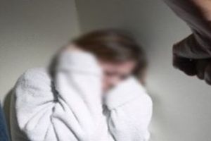 Reţinut după ce şi-a bătut soţia din cauza geloziei