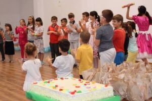 Petrecerea cireşelor pentru „eroii” din Clinceni