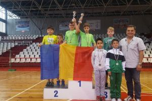 Debut internaţional fast