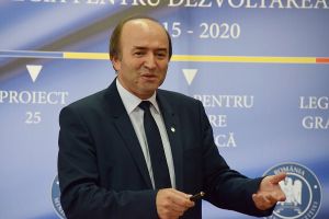 Vizită inopinată: Ministrul Justiţiei, Tudorel Toader, a fost în secţiile exterioare ale Penitenciarului Bacău