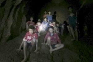 Copiii blocaţi în peştera din Thailanda ar putea fi scoşi peste câteva luni