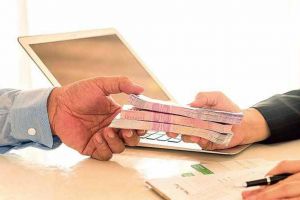 Condiţii mai drastice pentru românii care contractează un credit bancar