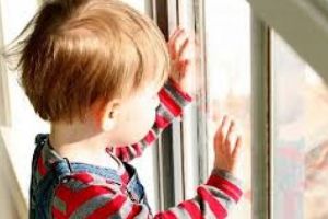 Părinţii trebuie să anunţe autorităţile când pleacă din ţară: „Pentru orice serviciu medical sau înscriere la şcoală copiii au nevoie de tutore”