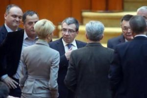 „Eşarfa neagră” fluturată de PNL la dezbaterile pe Codul Penal. Liberalii vor ataca la CCR legislaţia penală 
