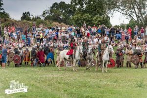 Poftiţi la festival! Peste 450 de luptători, meşteri şi domniţe vor face spectacol la Cetate, alături de invitaţi ca Mircea Baniciu şi Subcarpaţi (VIDEO)