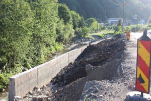 Lucrările pe DJ 172 D, Lotul 2, în linie dreaptă. Când va fi turnat primul strat de asfalt (FOTO)