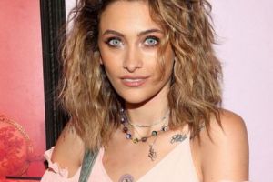 FIICA lui MICHAEL JACKSON, hărţuită de un OBSEDAT. O urmăreşte ZI ȘI NOAPTE pe frumoasa BLONDĂ