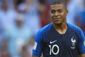 VEDETA naţionalei Franţei a devenit ȚINTA unui atac RASIST. „Ar putea foarte bine să meargă la furat pe plajă”