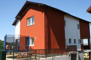 Casă, dulce casă la Bistriţa, pentru copiii care au părăsit Centrul de Plasament Năsăud (FOTO)