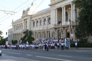 Liga Studentilor Iasi: Guvernul ingradeste dreptul parintilor de a-si educa copiii conform propriilor convingeri si valori