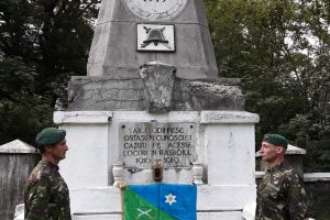 Omagiu adus la Cimitirul monument al Eroilor de militarii Brigăzii 61 Vânători de Munte „General Virgil BĂDULESCU”