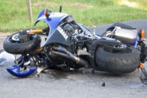 Motociclist lovit de masina, in Valeni