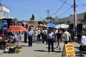 Ati observat mai multi politisti in piata 