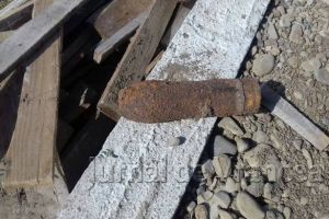 FOTO: Pericol de explozie la Panciu! Bombă, descoperită pe marginea drumului